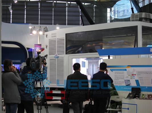 东方卫视对奕硕3D全息投影LED广告车进行特别报道