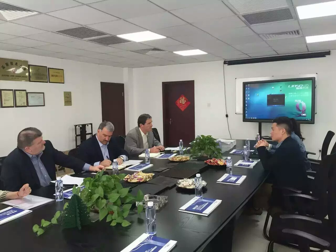 美国弗吉尼亚州官员来访奕硕产业园开展交流合作洽谈